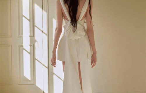 张艺凡的小白裙穿搭，普通女生也能抄的仙女公式