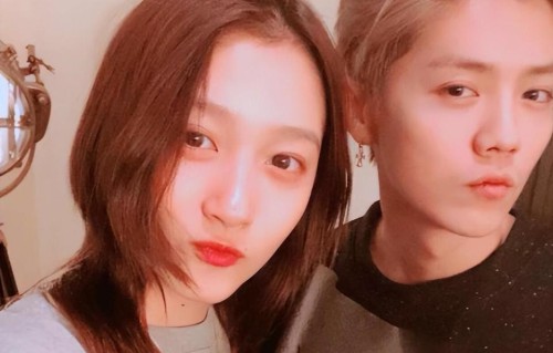 被传分手多年，关晓彤一举动，曝光与鹿晗感情现状，去年已有端倪