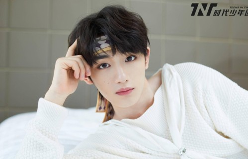 丁程鑫:16岁出道,被雪藏半年,成时代少年团第一主舞