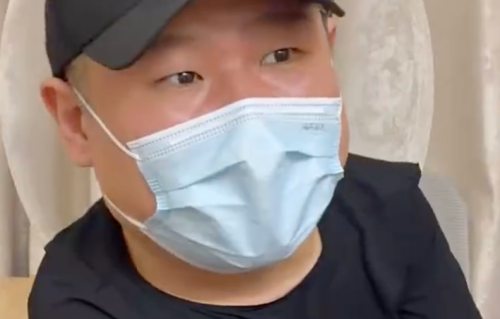 岳云鹏探望蔡磊定下两个约定：相声专场和胜利晚会都要留最好的位置