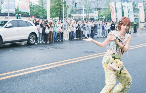 网友们为什么称黄灿灿和李小冉的互动为“甜度超标”？|综艺|舞蹈|尴尬|剧本|姐妹情深