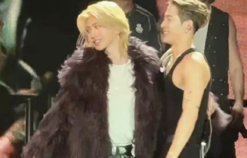 王嘉尔和蔡徐坤上一次同台合作是哪一年，在什么场合？