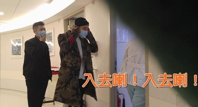 　　黄晓明此前被拍到去育婴室看初生的儿子，资料图