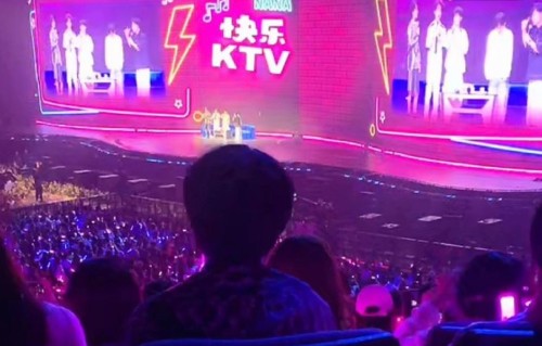 除了刘维，还有哪些明星好友参加了谢娜的这场演唱会？