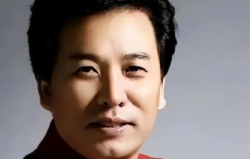 一婚娶歌唱家，二婚娶女富豪，如今儿孙满堂，把半路婚姻过成顶配