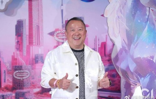 73岁曾志伟刚卸任TVB总经理就参加比赛，他为何热衷公益足球？