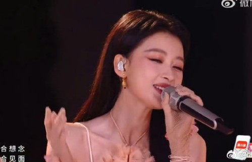 孙怡在《乘风2026》一公舞台上清唱《此刻最好的都在身边》的具体表现如何？|孙怡舞台|治愈系舞台|姐姐舞台|温柔嗓音|赛制