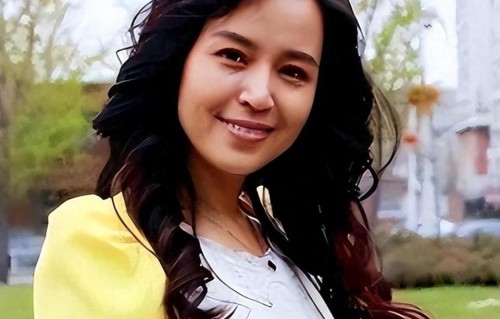 演员于莉红：31岁嫁给马诗红，结婚23年没有孩子，风光背后有眼泪