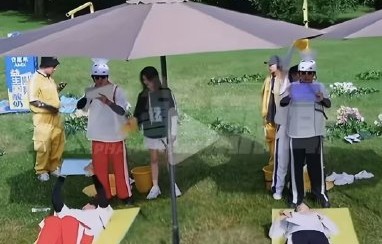 白鹿综艺玩笑引“网暴”？官媒呼吁警惕“逐帧审判”上纲上线