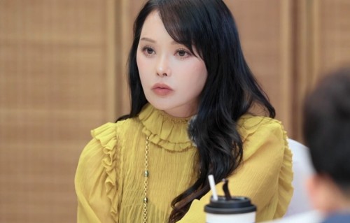 《妻旅2026》开播满屏尴尬，秀恩爱掩盖节目无聊，孙杨成败笔