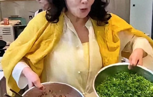 张兰的3个举动好精明，性格大变样收敛了不少完美避开了网上舆论