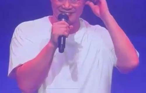 陈奕迅演唱会为女儿唱歌,18岁陈康堤哭成泪人,五官气质超像妈妈