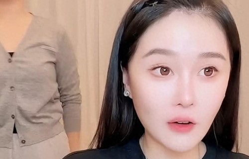 赵本山小外孙直播亮相!仅1岁已长两颗小牙,胖乎乎双下巴抢镜