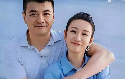 嫁名导演12年住北京别墅，47岁秦海璐凭央视主角逆风翻红