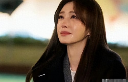 身家上亿也没用！46岁丧失双亲的秦岚，终是走上了康辉的老路 