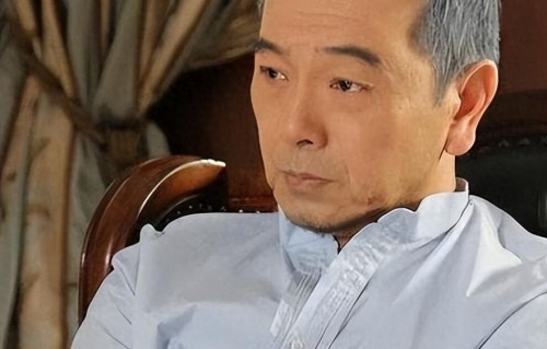 原来他低调定居上海多年，妻儿早已移居国外，69岁却仍为生活奔波