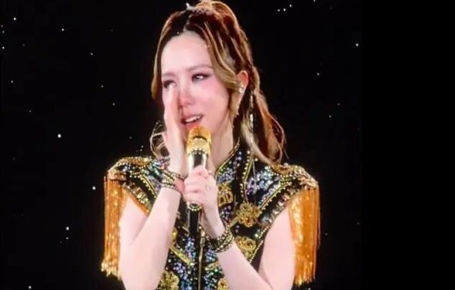 邓紫棋演唱会上情绪失控,哽咽落泪|捐款|央视春晚|总决赛|音乐|灾难