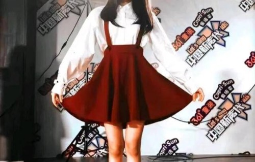 宁艺卓晒童年+成年双合照，郎朗三连鼓掌