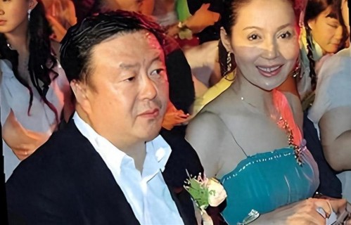 16年夫妻抵不过新鲜感，前夫故技重施，转头迎娶新人还老来得子