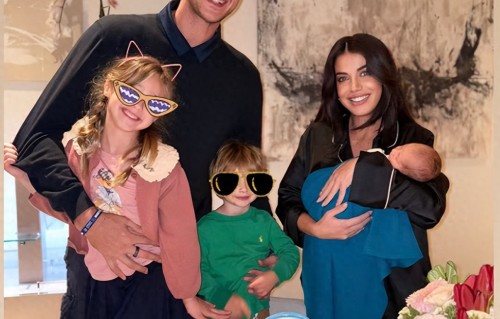 加里纳利和娇妻近照，生涯赚2亿，转型成功，超模妻子很性感 