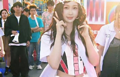 虞书欣近年来推出的其他歌曲，如《Would You Like That》，反响如何？