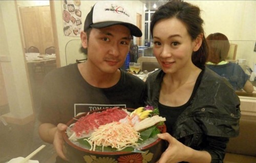 施明离世两儿子反目，杨思琦被骂十年终翻案，思琦妹留言吐心声