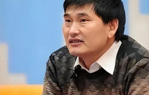 跳楼身亡、家里现金堆成山，偷养私生子，大衣哥的谣言太离谱