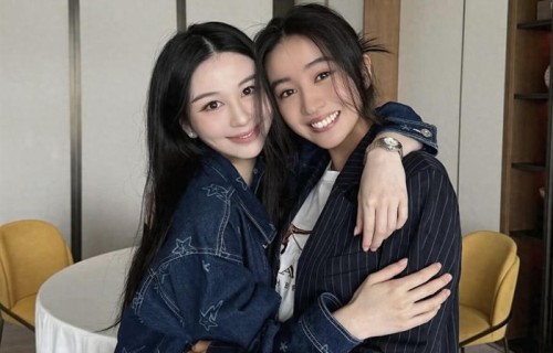 邱淑贞携女与工藤静香聚会,打扮素雅好温婉,俩星妈气质不相上下