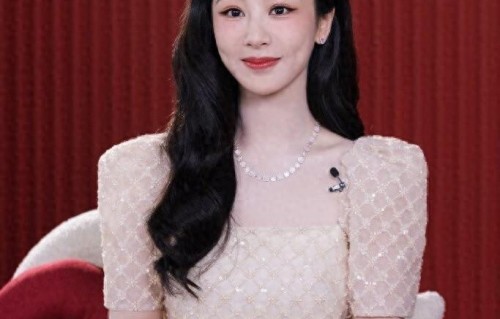 杨紫两套直播穿搭，在甜妹与东方美人风格随意切换，换装如换人！