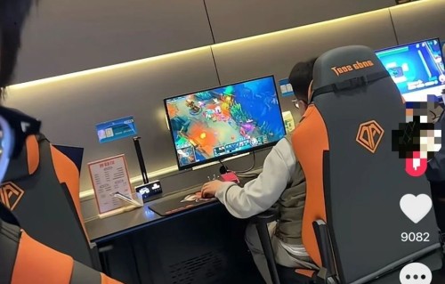 瓦学弟摊上事了!调侃LOL玩家“清朝人”评论区惨遭爆破