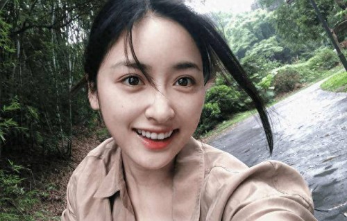 徐志胜曾当王鹤棣面说有小群沈月表示“每一个群都有我”|亲爱的客栈第四季|棣月系|在播综艺|节目|截图