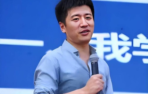 黄晓明为何能红几十年？张雪峰的一段爆料，撕开了娱乐圈最真实的一面