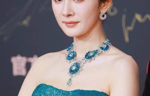 业内曝赵丽颖放弃白玉兰提名？不愿意运作，奖项内部的套路太多了