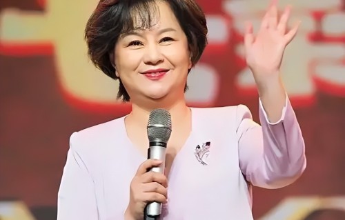 鞠萍姐姐正式退休！中专学历特批进央视，44岁再婚送儿子英国留学