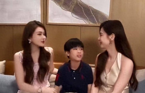 黄圣依9岁小儿子正面照曝出！钢琴比赛夺第一，英语流利惊艳众人