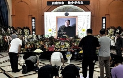 每天2包烟，顿顿8两白酒，71岁李琦跟去世前杨少华状态如出一辙 