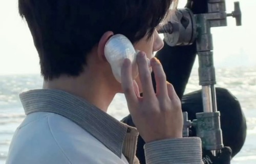 易烊千玺发布海边live花絮