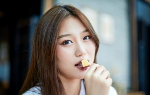 异性相处时，最危险的从不是频繁聊天，而是默许对方做这件事