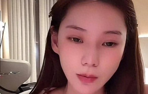 太心疼！产后52天遭恶毒诅咒，马筱梅哭到停更，带娃逃回台湾：凭啥要我和孩子遭这罪