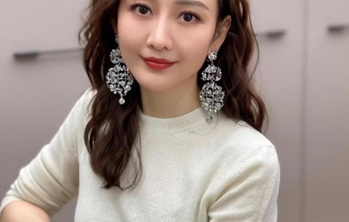 何九华宣布当爸，全程不提孩子妈，王鸥的操作同样让人看不懂