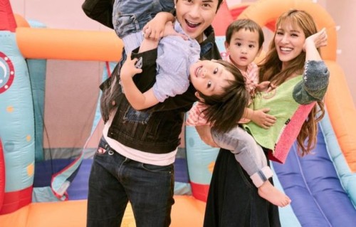 郑嘉颖分享3岁大儿子用流利普通话唱歌 陈凯琳和小儿子也有出镜|一家人|夫妻|两人|写真