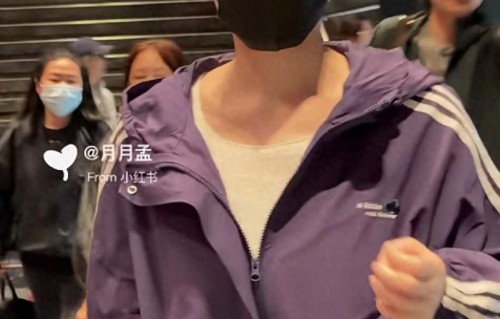 王菲没戴墨镜看戏，明星不营业反而更被关注，文艺圈悄悄变了风向 