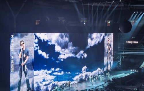 谢霆锋演唱会现场唱了多少首歌？有没有嘉宾助阵？
