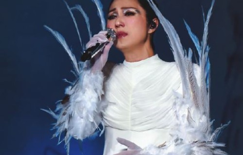 杨千嬅演唱会现场对成都歌迷粤语水平评价有多高？|方言|音乐|巡演|满分|体育场