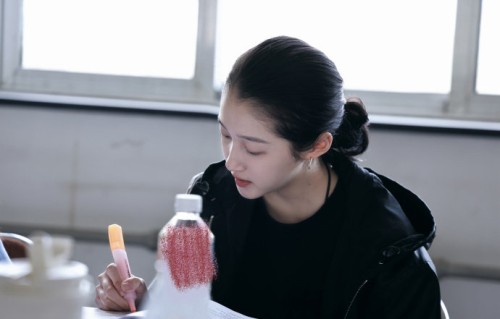 关晓彤无缝衔接进组新剧