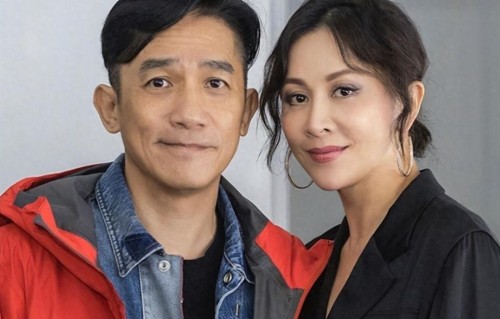 苏州女婿梁朝伟火了！跟刘嘉玲回苏州参加同学聚会，恩师双双出镜