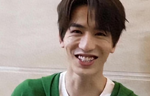 张凌赫二次倒地引热议，受伤细节被曝光，连发7条消息报平安 