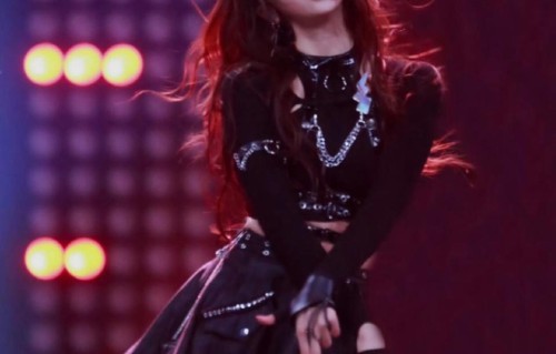 撕开金子涵的求救备忘录：女性别再做“景观”，你的价值远不止一张脸