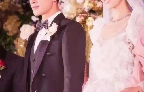 罗晋一家三口现身新加坡度假，唐嫣穿着好时尚，此前曾多次被传婚变