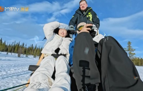 金莎不慎跌入雪坑孙丞潇迅速施救|妻子的浪漫旅行|雪橇|老婆|机会|男友力